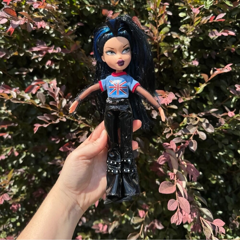 Y2K Bratz Pretty n Punk Jade with Original Outfit - Dated 2001